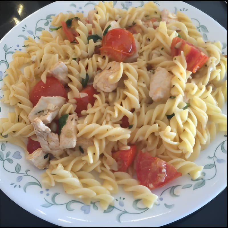 Pasta with Chicken and Cherry Tomatoes
